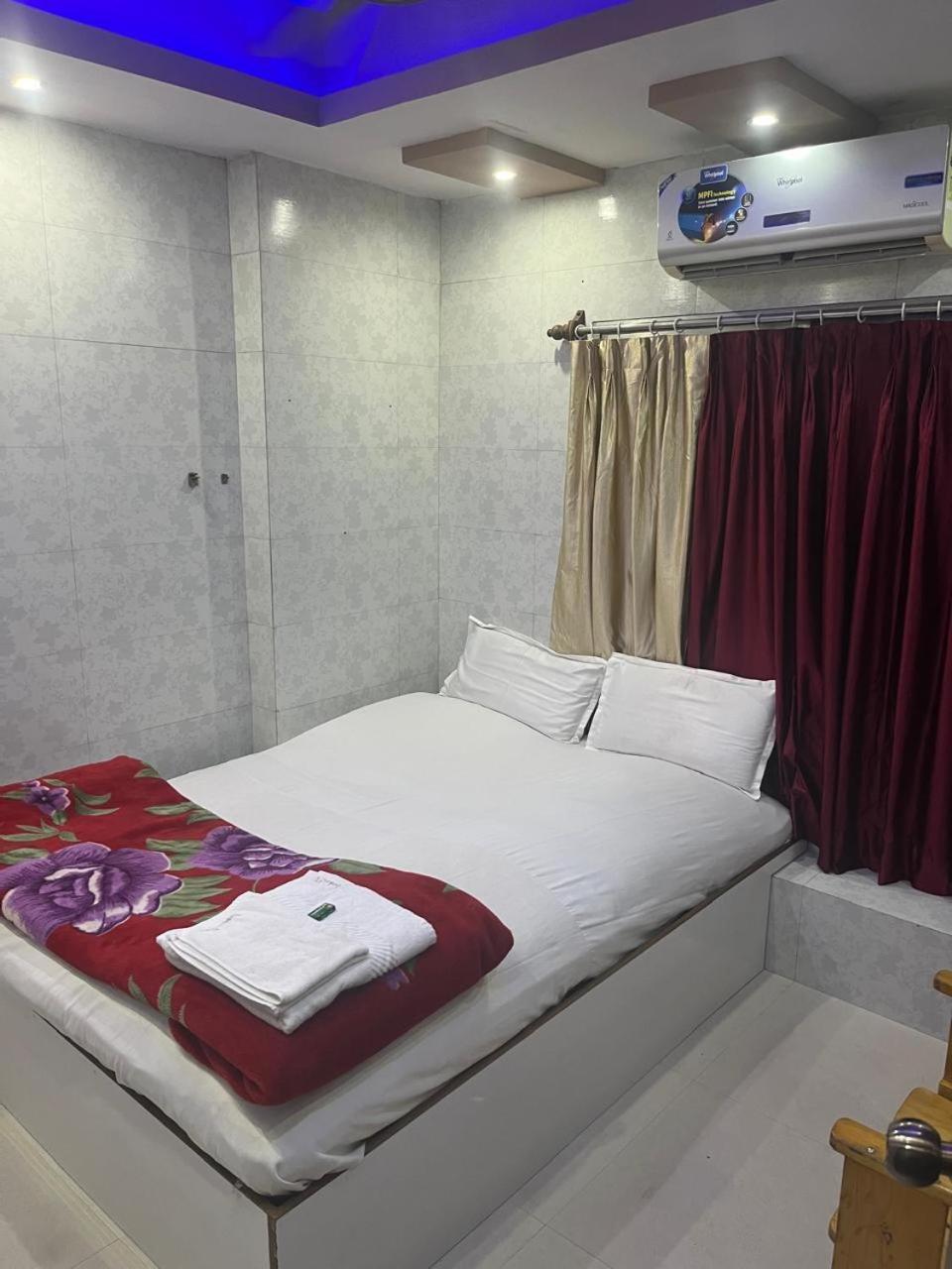 Lodge Babul Kolkata Bagian luar foto